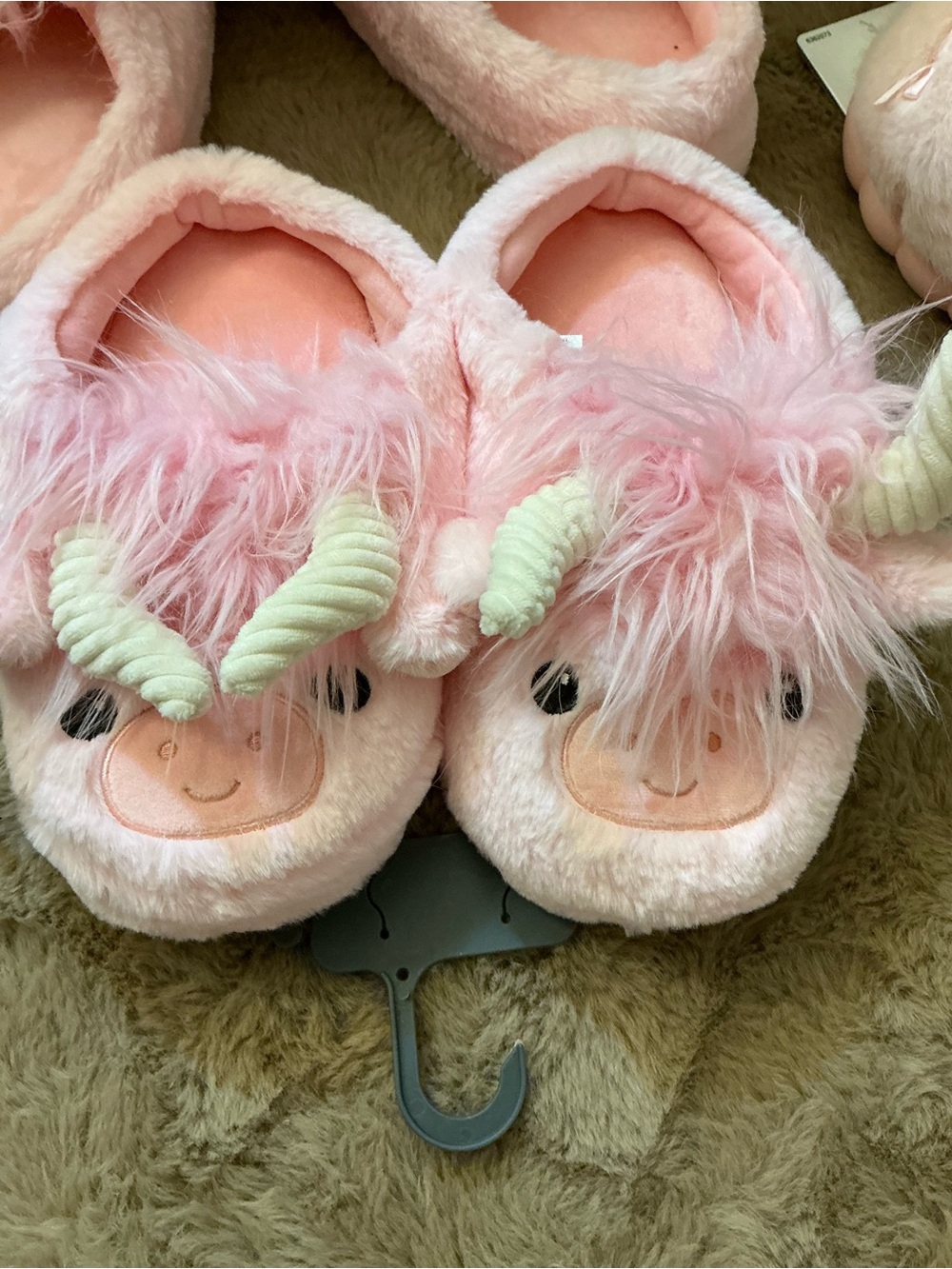 Cedarwood Threads Pink Highland Cow Fuzzy Plush Slippers House Shoes 6/7 S New